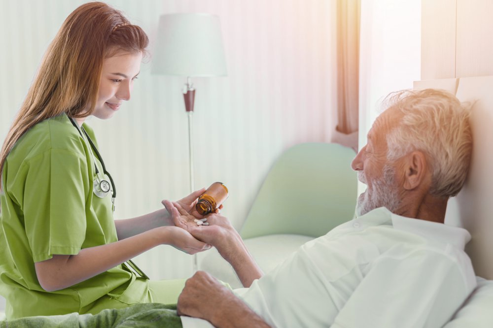 Quais as vantagens do serviço de apoio domiciliário em vez da hospitalização?